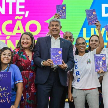 Jerônimo Rodrigues defende regulamentação do uso de celulares nas escolas da Bahia