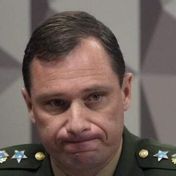 Pena máxima de 2 anos e proteção para a família: os ‘prêmios’ pedidos por Mauro Cid na delação