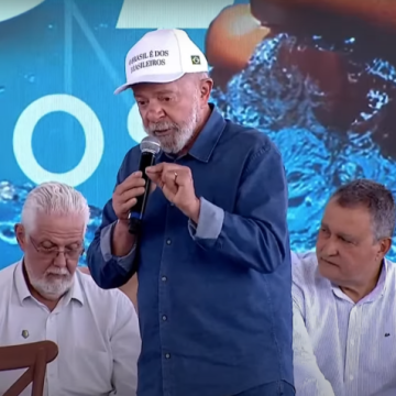Lula repete boné “Brasil é dos Brasileiros” em evento na Bahia