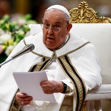 Papa Francisco sofreu dois episódios de insuficiência respiratória aguda, diz Vaticano