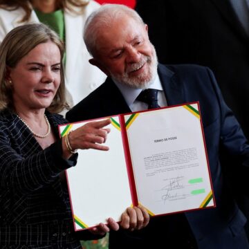 Lula diz a Alcolumbre e Motta que quer ter boa relação e, por isso, colocou ‘mulher bonita’ na articulação política