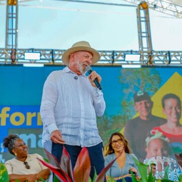 Lula detona Bolsonaro: “Ele foi covarde, tramou um golpe e fugiu para Miami”