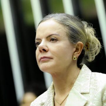 Gleisi Hoffmann elogia atuação de Moraes e se solidariza com Janja