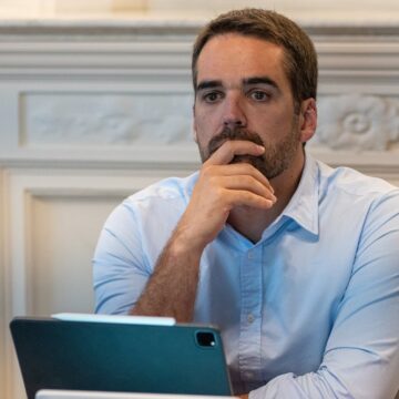Eduardo Leite deixa PSDB e se filia ao PSD no dia 6 de maio em Porto Alegre