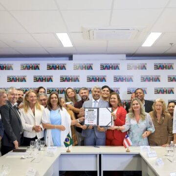 Governo da Bahia propõe reajuste de 13,63% para servidores da saúde até 2026