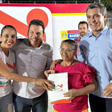 Barreiras entrega 295 títulos de imóveis no bairro Ribeirão e celebra 100% de regularização fundiária