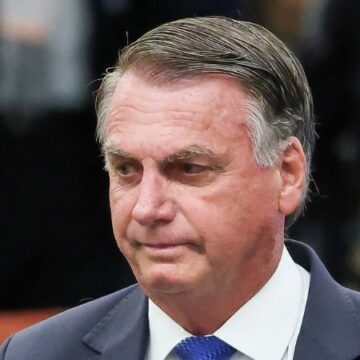 Após 22 dias internado, Bolsonaro recebe alta e anuncia apoio a manifestação em Brasília