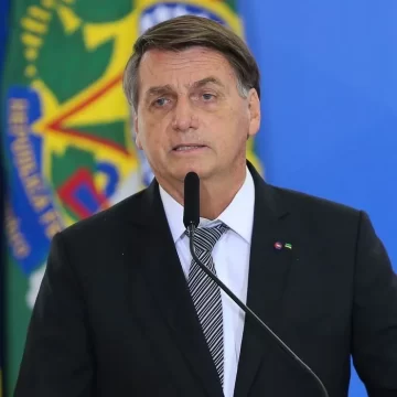 Bolsonaro resiste a apoiar Tarcísio para 2026 e critica aproximação com Lula