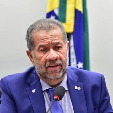 Crise no INSS derruba Carlos Lupi, e Lula escolhe Wolney Queiroz como novo ministro da Previdência