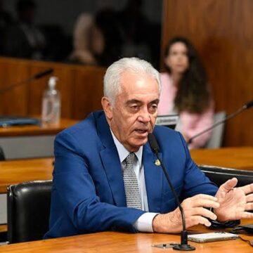 Fim da reeleição: Otto Alencar comemora avanço de PEC na CCJ do Senado