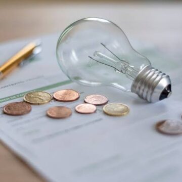 Conta de luz vai subir em junho com bandeira vermelha; veja dicas para economizar