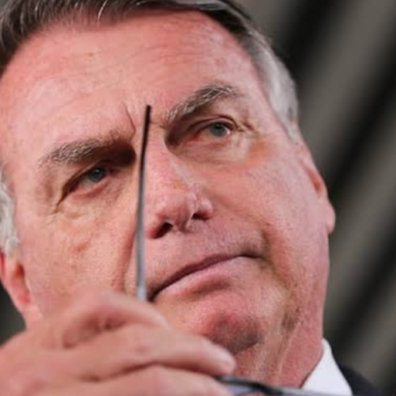 “Não vou sair do Brasil, me prendam”, diz Bolsonaro ao ironizar acusações de golpe