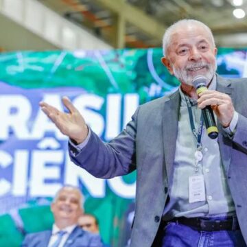Climão no palco: Governador Mauro Mendes é vaiado em evento com Lula no Mato Grosso