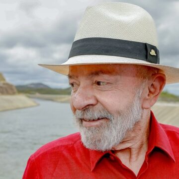 Lula diz que Deus deixou o sertão sem água prevendo sua presidência: “Sabia que eu traria”