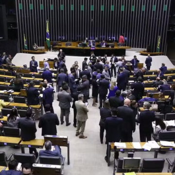 Câmara aprova aumento de cadeiras e número de deputados federais pode chegar a 531