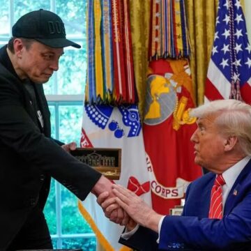 Elon Musk defende impeachment de Trump e anuncia fim do programa Dragon da SpaceX