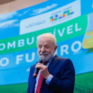 Lula critica empresários por queixas sobre impostos e cobra compromisso com o país