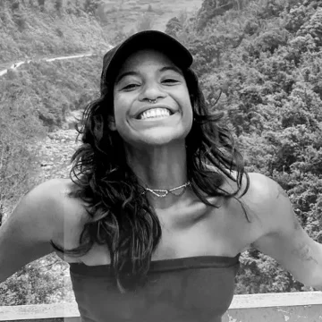 Brasileira que desapareceu em trilha no vulcão Rinjani é encontrada morta na Indonésia