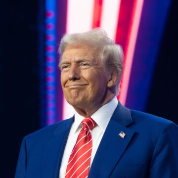 Trump afirma que não pretende matar líder supremo do Irã “por enquanto” e chama aiatolá de “alvo fácil”