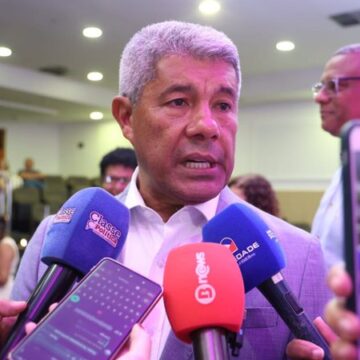 Jerônimo confirma candidatura de Jaques Wagner ao Senado e diz que decisão “vem do povo baiano”