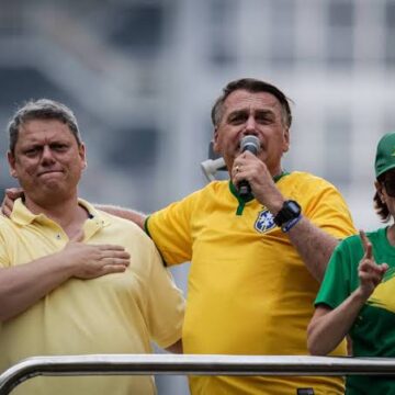 Flávio Bolsonaro apoia reeleição de Tarcísio em São Paulo para fortalecer palanque de Bolsonaro em 2026