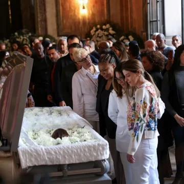 Janja é alvo de vaias ao deixar velório de Preta Gil no Rio