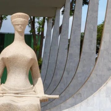 PL tenta tirar processos do STF e propõe perdão a condenados do 8 de Janeiro; ministro reage: “Mundo fora do esquadro”