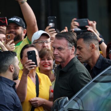 Bolsonaro deixa hospital após cirurgia para retirar lesões de pele; exames apontam anemia