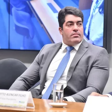 Otto Filho critica possível candidatura de Tarcísio à presidência em 2026