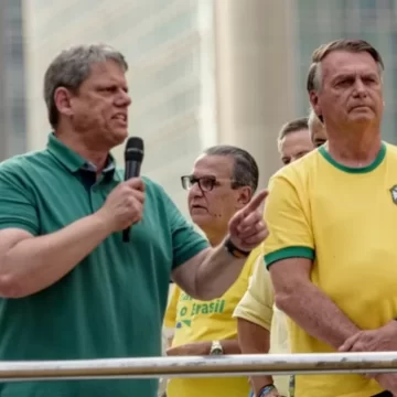 Bolsonaro decide apoiar Tarcísio de Freitas para a Presidência em 2026