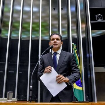 Hugo Motta promete pautar projeto de anistia ao 8 de Janeiro, mas líderes preveem derrota