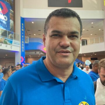 Deputado federal é alvo de operação da PF e tem celular apreendido no Aeroporto de Salvador