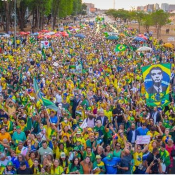 Apoiadores de Bolsonaro realizam ato por anistia em Brasília com presença de Nikolas Ferreira e Michelle Bolsonaro