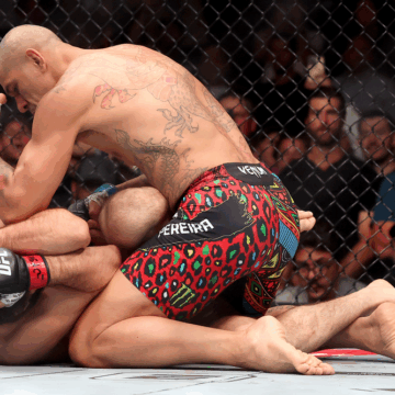 UFC 320: Alex Poatan recupera cinturão com nocaute em 1min20s