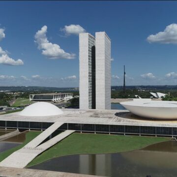 CMO dobra fundo eleitoral e fixa R$ 4,9 bilhões para campanhas de 2026