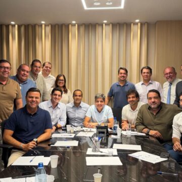 ACM Neto reúne aliados e reforça estratégia para 2026 em encontro com deputados e lideranças