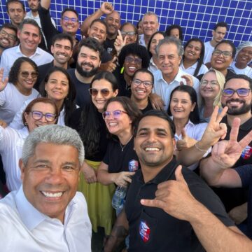 Jerônimo Rodrigues cumpre agenda no Oeste da Bahia e prestigia programação do Natal LEM