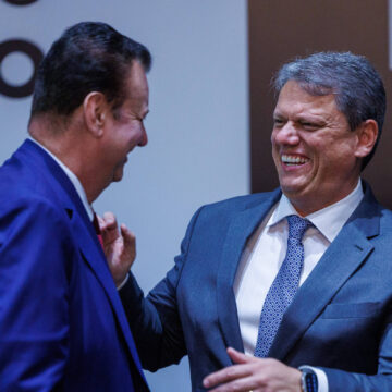 Kassab mantém Tarcísio no radar presidencial e diz que política “não admite a palavra nunca”