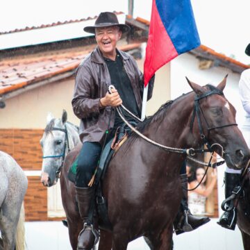 Prefeito Antônio Mário prestigia 1ª Cavalgada do Povoado de Arrecifes em Lajedinho