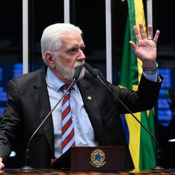 Jaques Wagner deixa a liderança do governo no Senado após operação da Polícia Federal