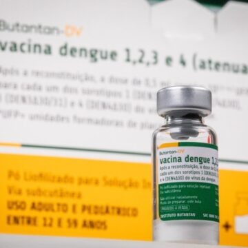 Imunizados há mais de 21 dias contra a dengue podem ficar ‘absolutamente descansados’, afirma diretor do Butantan após suspensão da vacina