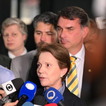 Tereza Cristina admite pela primeira vez possibilidade de ser vice de Flávio Bolsonaro