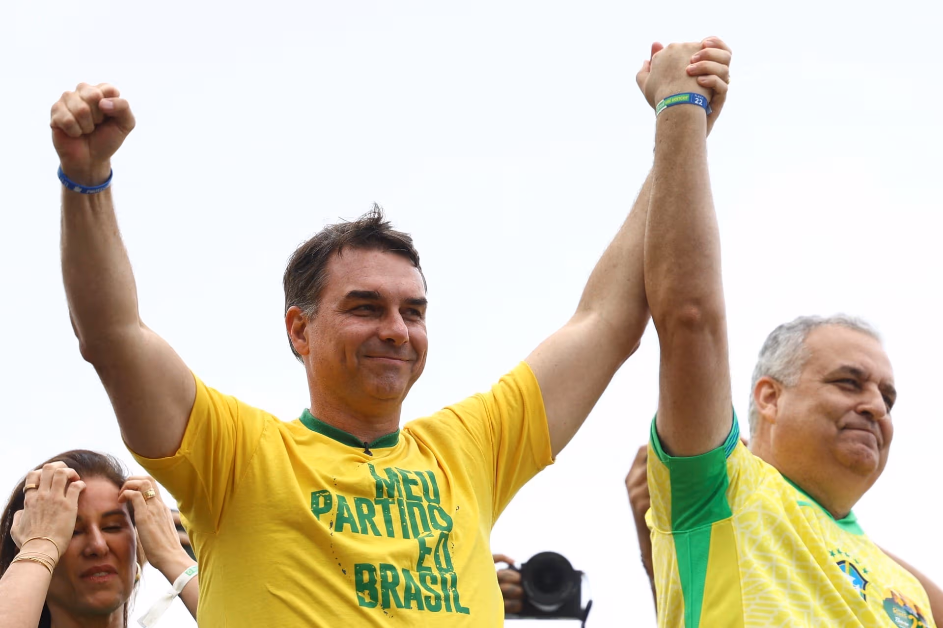 flavio-bolsonaro-lancou-sua-campanha-a-presidencia-diante-de-apoiadores-na-praia-de-copacabana-no-rio-141844