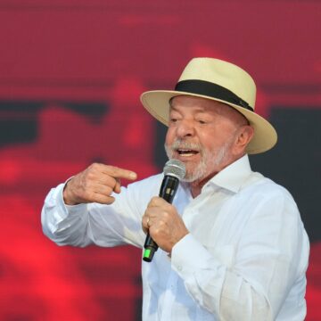 Lula diz que agronegócio deveria “se ajoelhar” diante de recursos do governo