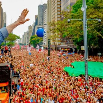 Ato de apoio a Lula tem vandalismo e denúncias de agressão a mulheres