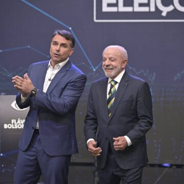 Debate de Lula e Flávio Bolsonaro na Band alcança pico de 5,39 milhões de conexões simultâneas