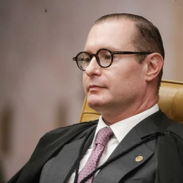 Decisão de Zanin constrange TSE, e ministros descartam 3º turno